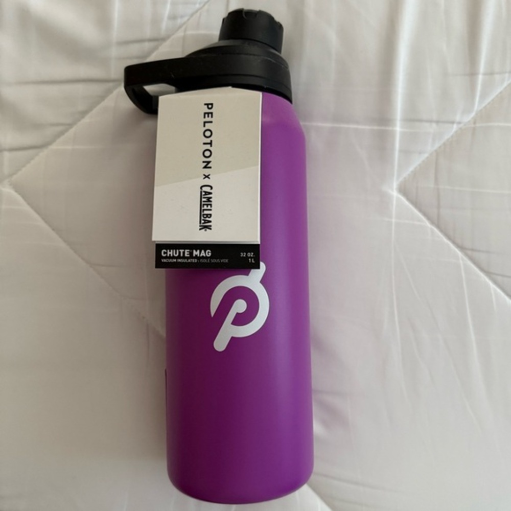 NWT Limited Edition Peleton x Camelbak Water Bottle - 32 oz